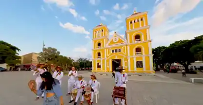 Recorrido 360 por la plaza de Carmen de Bolívar para Fontur con músicos del Caribe colombiano